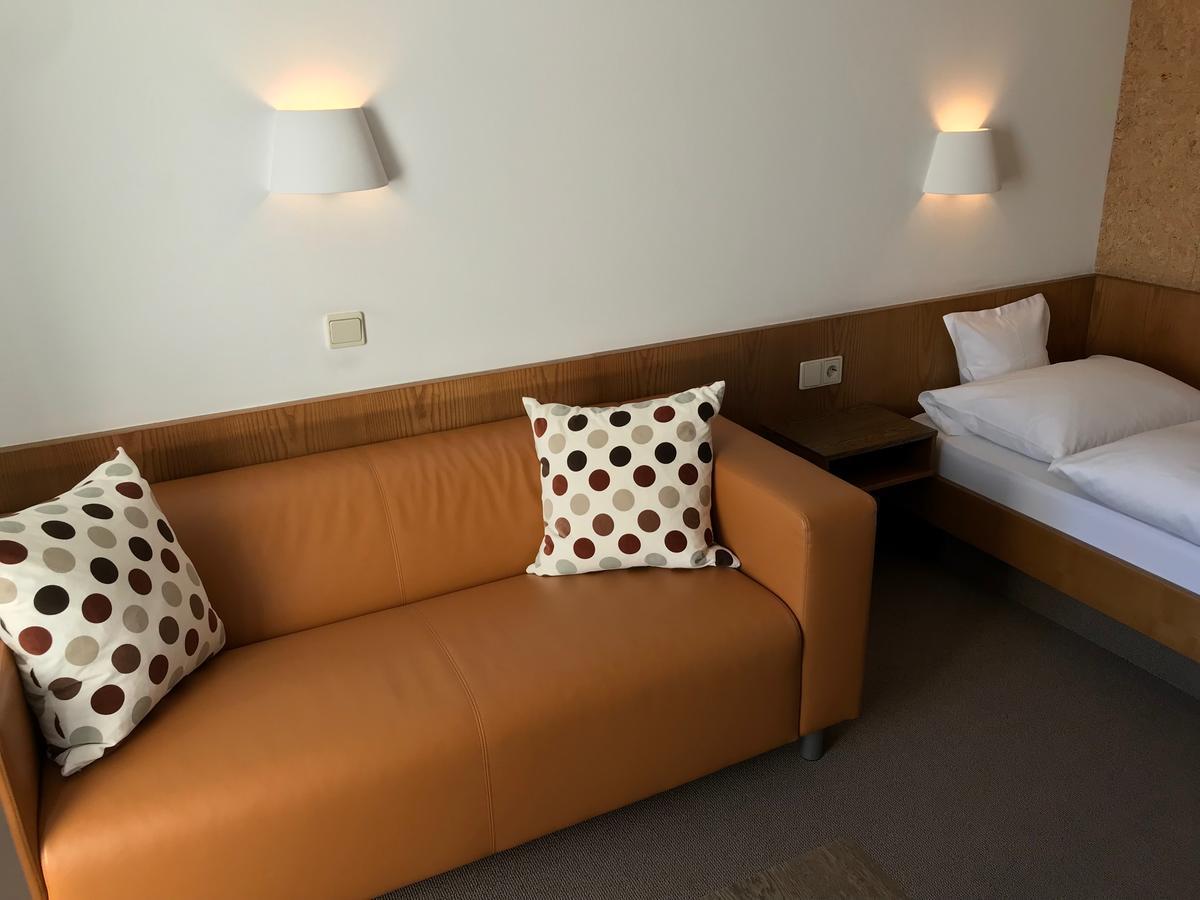 Hotel Milu لودفيغسبرغ المظهر الخارجي الصورة