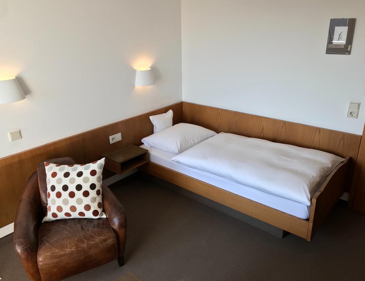 Hotel Milu لودفيغسبرغ المظهر الخارجي الصورة